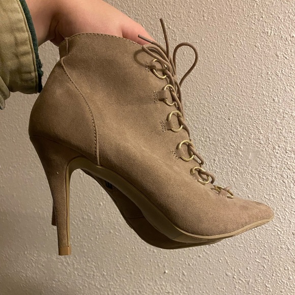 Gray Lace Up Heels - Size 7.5 - Picture 5 of 9